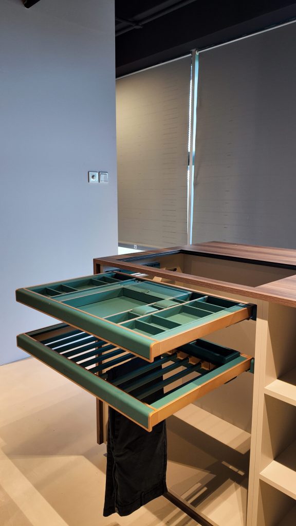 Top 5 Benefits of a Custom Vanity Cabinet for Your Bathroom1