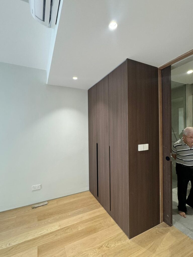 Wardrobe Mold in Singapore's - Woodlands - Sembawang - Yishun - Mandai - Kranji - Tampines - Jurong - Central Singapore