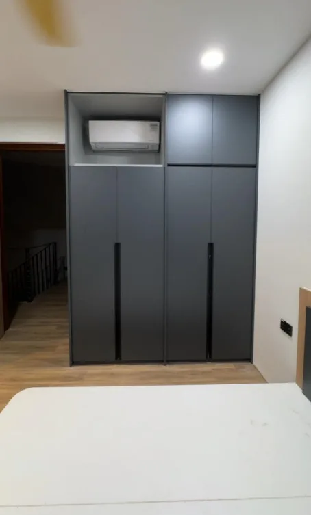 aluminium wardrobe.