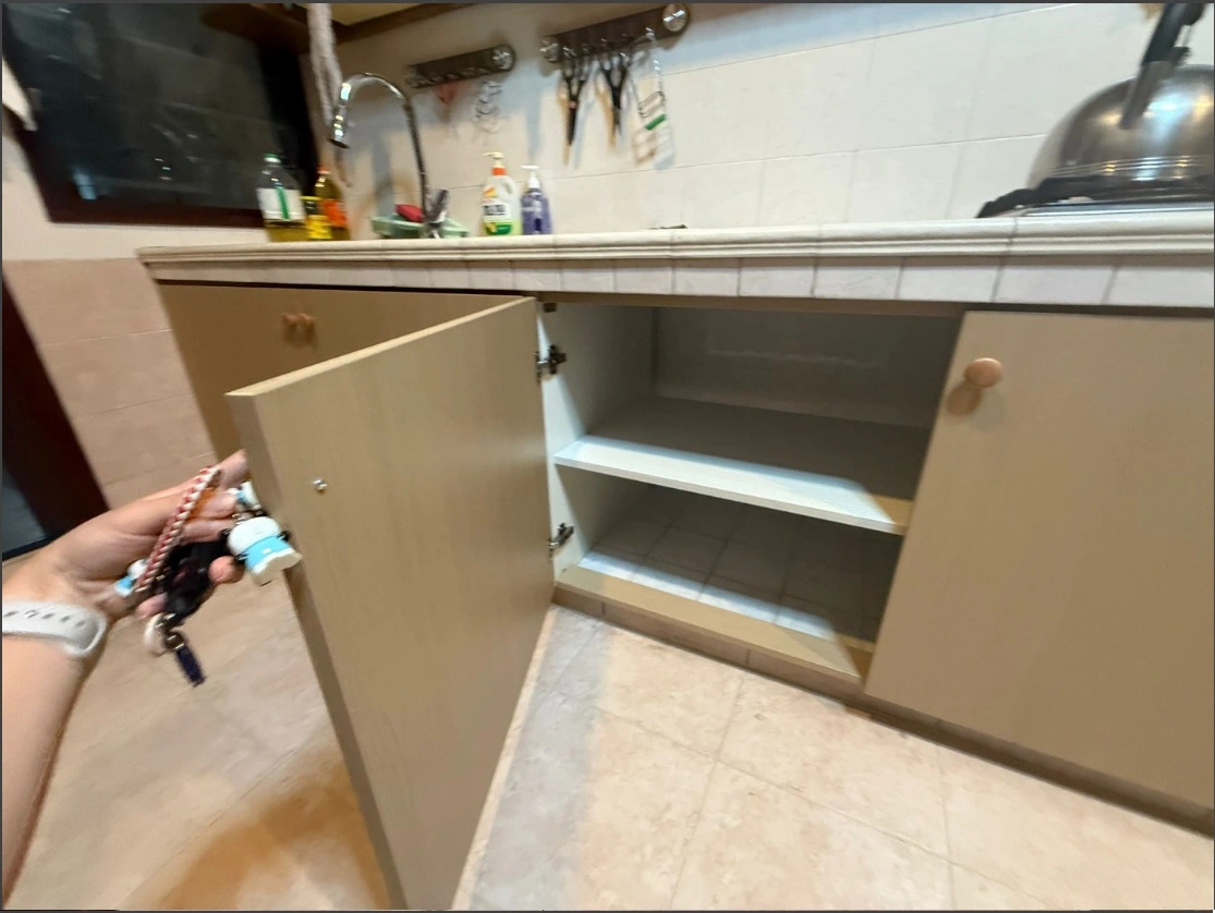 Traditional Kitchen Cabinet