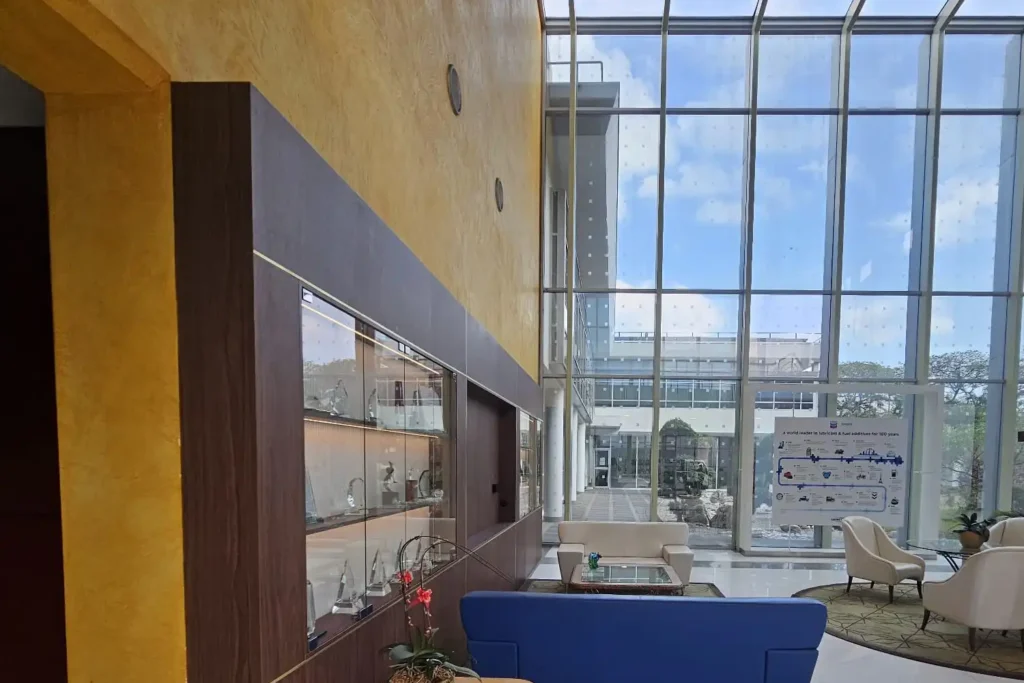 Tse7en living room display cabinet with glass shelves in a modern lounge area