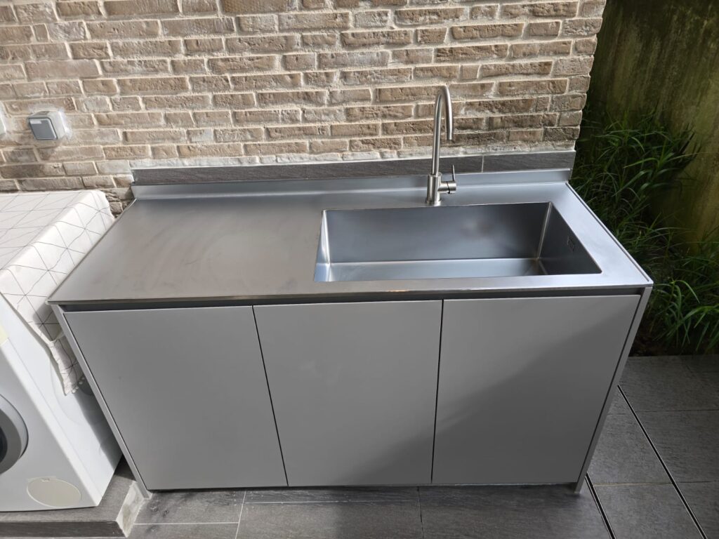 aluminium kitchen cabinets with stainless steel sink installed in Singapore HDB kitchen wet area