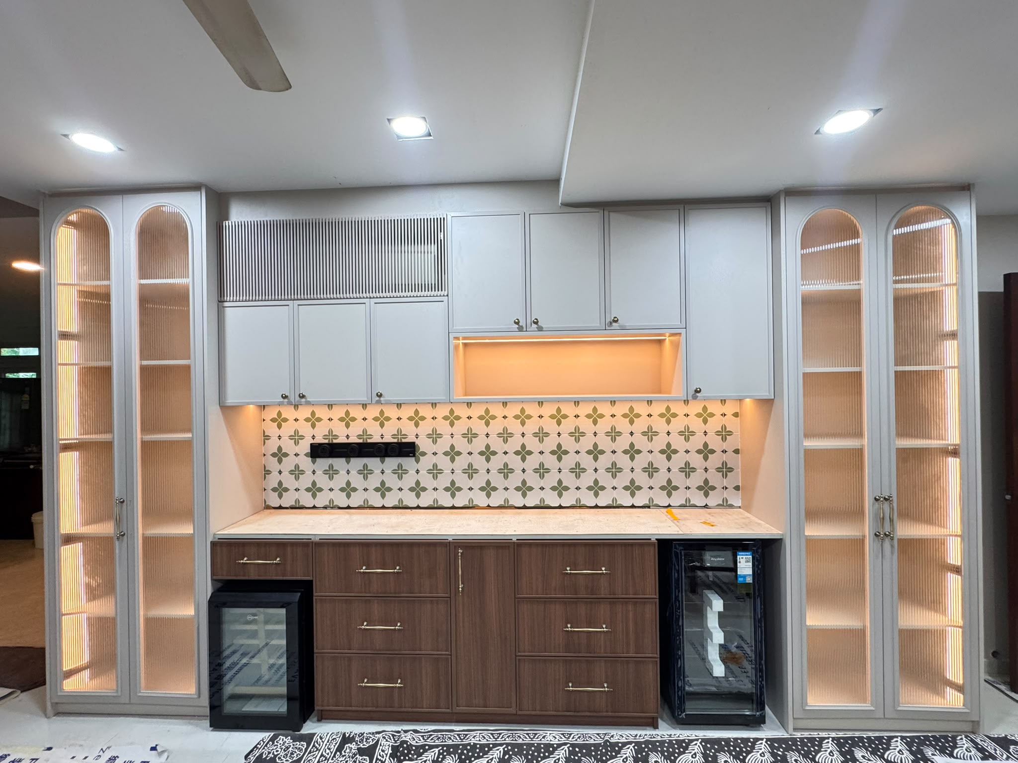 floor to ceiling aluminium cabinet with LED lighting Singapore 27 Greenleaf Ave