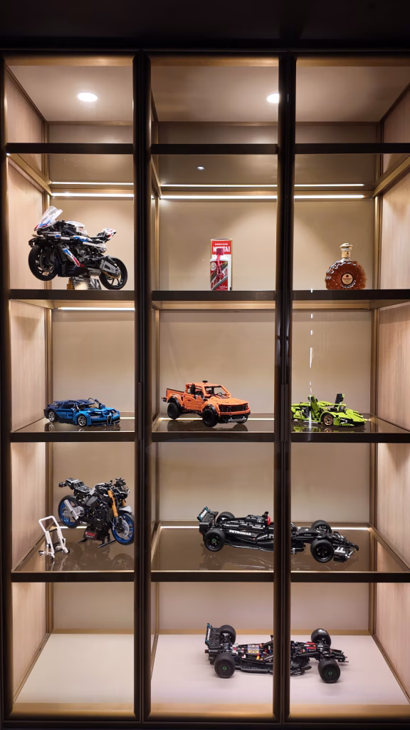 Aluminium Display Cabinet vs Wood: Which Is Better